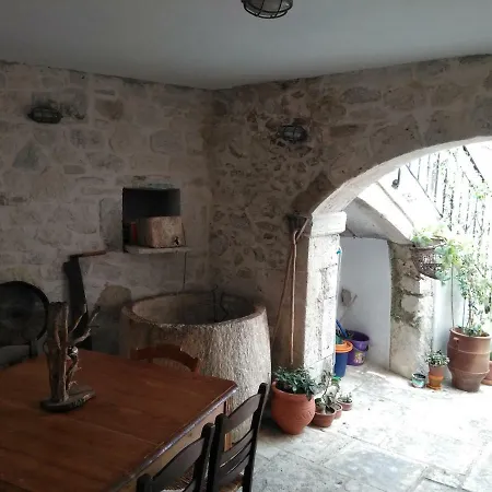 Grandma's House Vederoi *